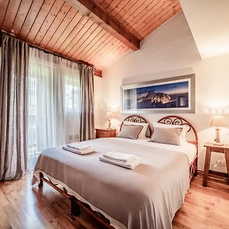Eden Hotel, Apartments&chalet Les Praz 3*
