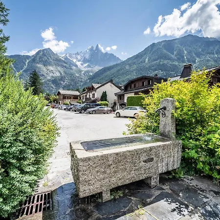ホテル Eden Hotel, And Les Praz 3*
