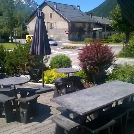ホテル Eden Hotel, And Les Praz 3*