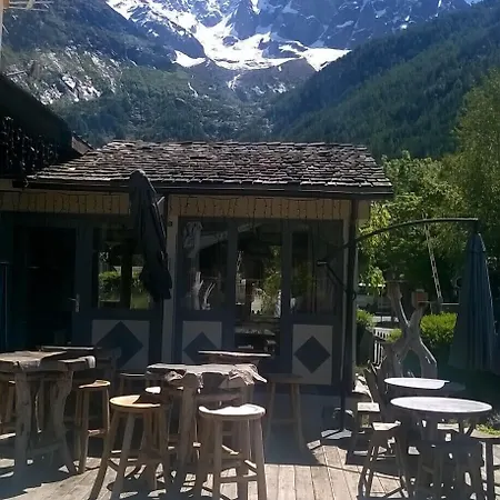 Eden Hotel, And Les Praz Chamonix