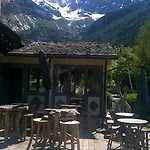 Eden Hotel, And Les Praz Chamonix