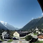 Eden Hotel, And Les Praz Hotel 3*