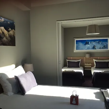 Eden Hotel, And Les Praz Otel