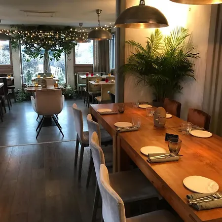 Eden Hotel, And Les Praz Otel