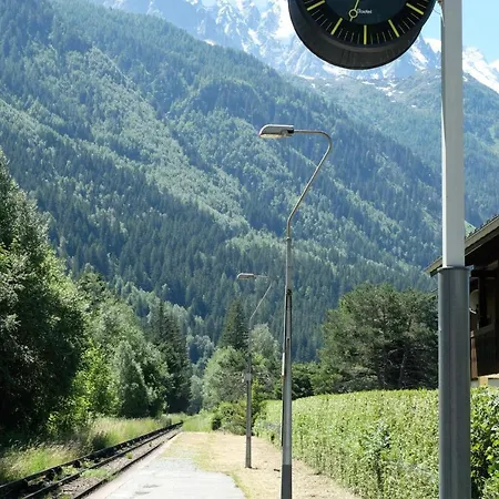 Eden Hotel, And Les Praz Hotel 3*